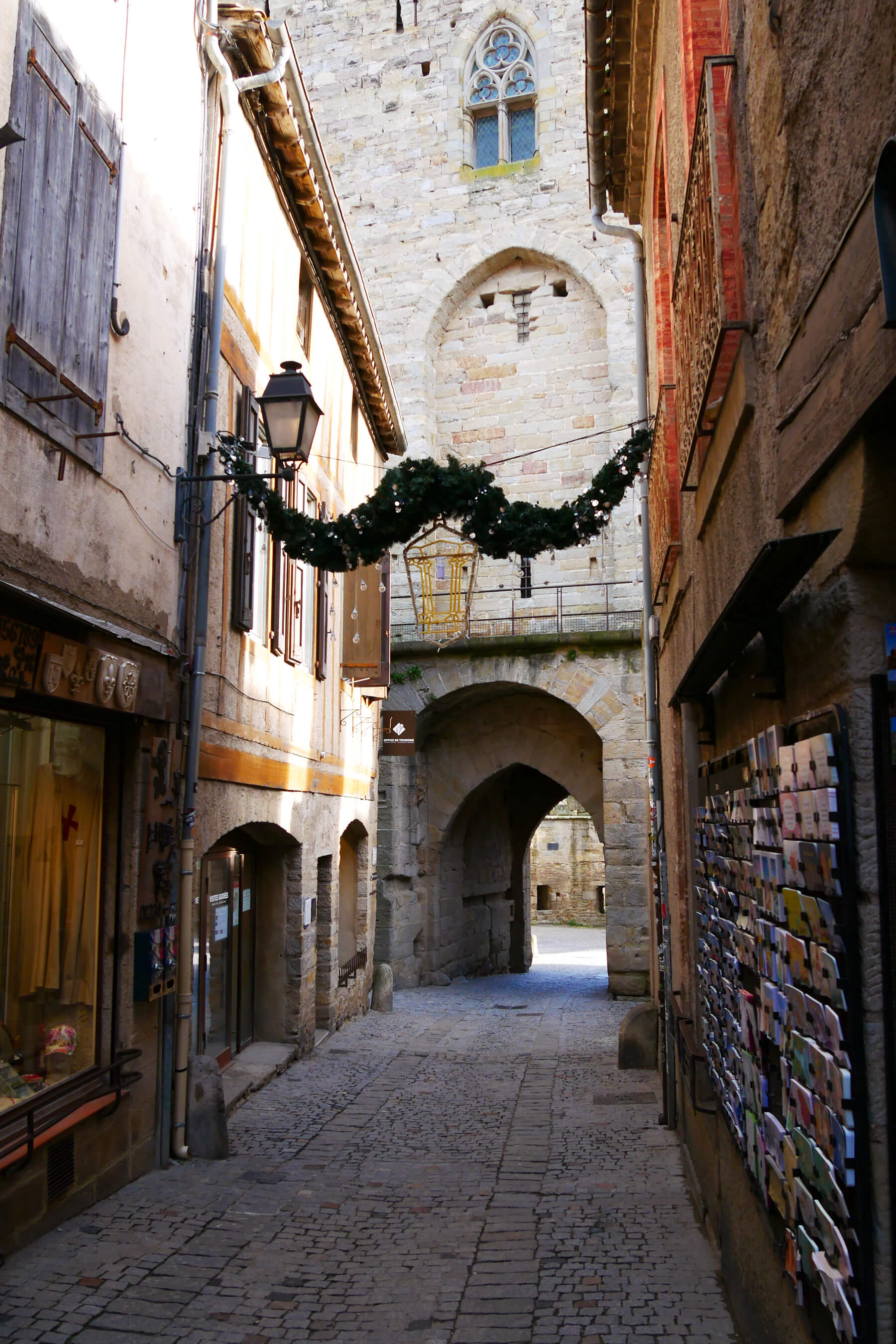 Rue pavée dans la Cité de Carcassonne